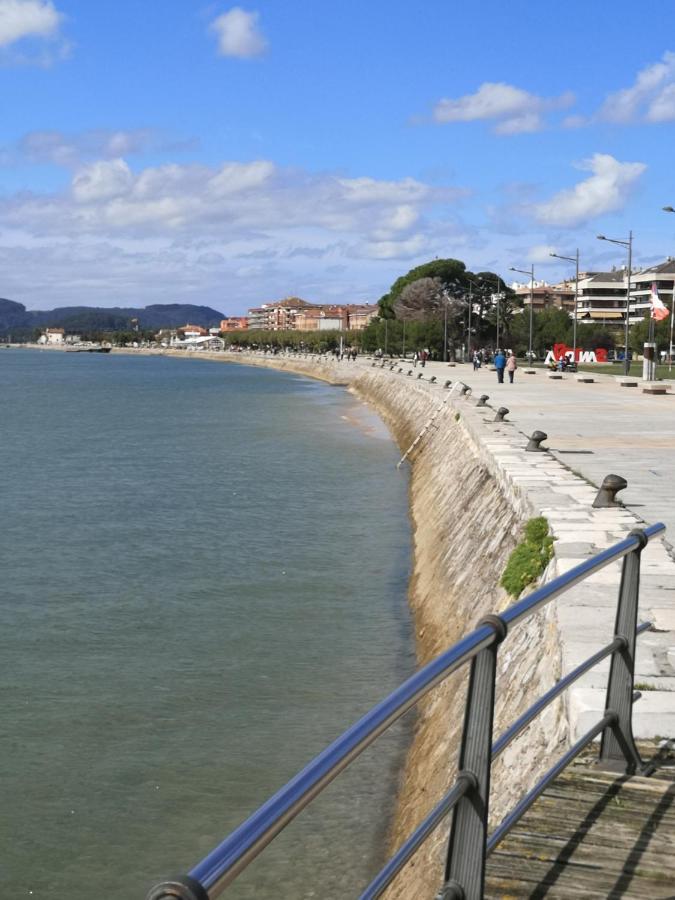 Apartamento Santoña Paseo Marítimo 2ª linea playa, Llegada autónoma, Wifi Exterior foto